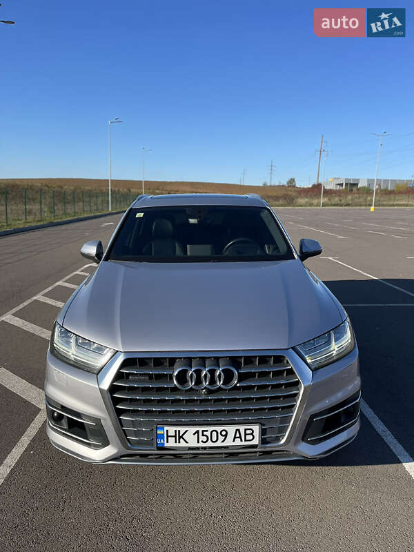 Позашляховик / Кросовер Audi Q7 2018 в Рівному