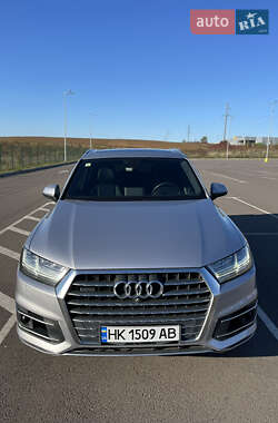 Внедорожник / Кроссовер Audi Q7 2018 в 