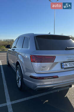 Внедорожник / Кроссовер Audi Q7 2018 в 