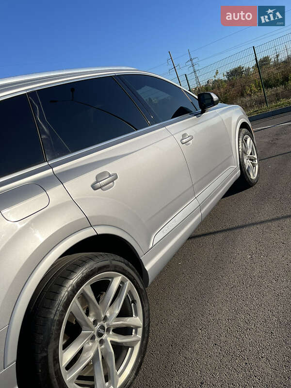 Позашляховик / Кросовер Audi Q7 2018 в Рівному