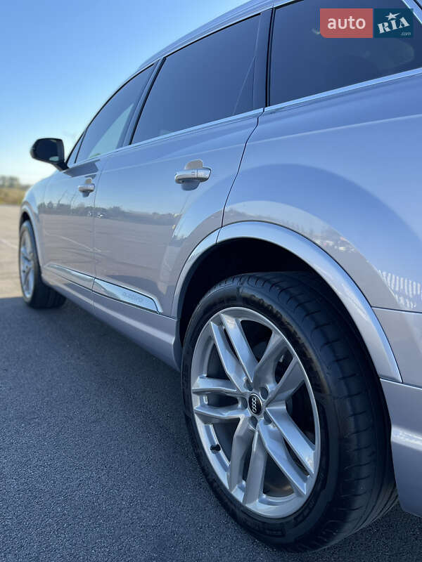 Позашляховик / Кросовер Audi Q7 2018 в Рівному