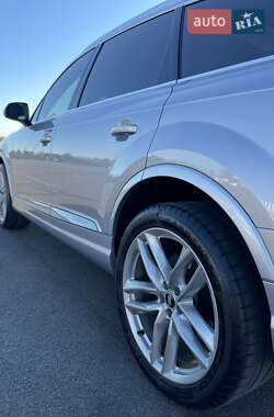 Внедорожник / Кроссовер Audi Q7 2018 в 