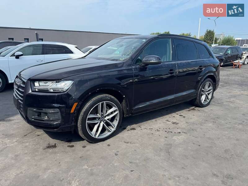Внедорожник / Кроссовер Audi Q7 2018 в 