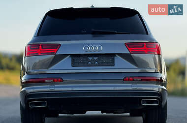 Внедорожник / Кроссовер Audi Q7 2017 в 