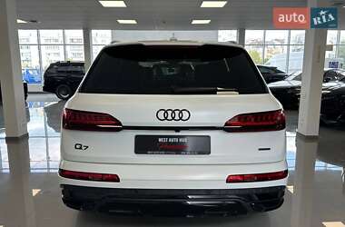 Позашляховик / Кросовер Audi Q7 2023 в 