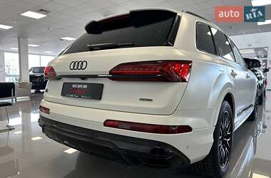Позашляховик / Кросовер Audi Q7 2023 в 