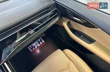 Позашляховик / Кросовер Audi Q7 2023 в 