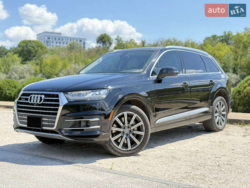 Внедорожник / Кроссовер Audi Q7 2016 в 