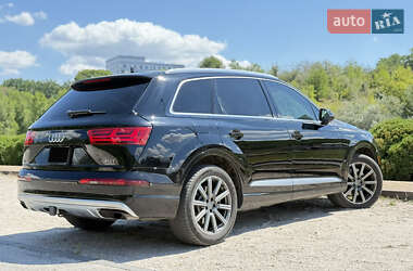 Внедорожник / Кроссовер Audi Q7 2016 в 