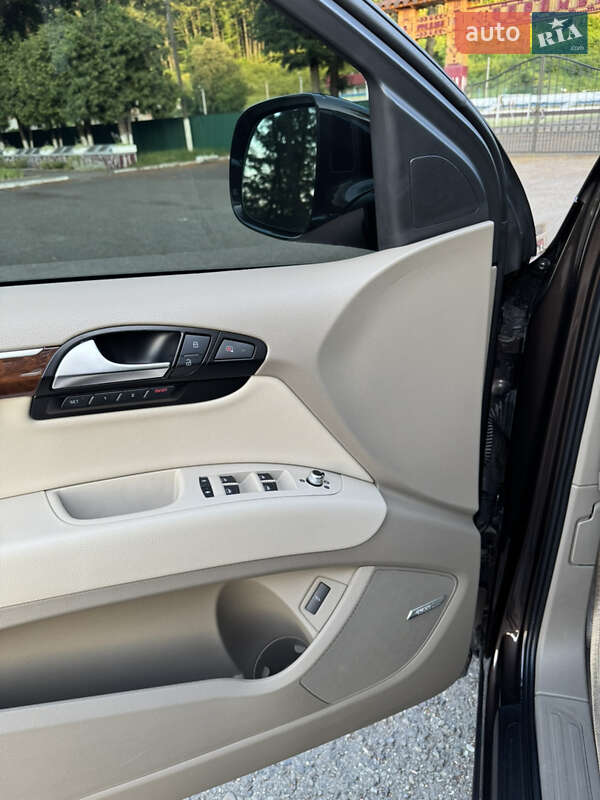 Позашляховик / Кросовер Audi Q7 2011 в Чернівцях