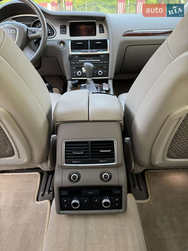 Позашляховик / Кросовер Audi Q7 2011 в Чернівцях