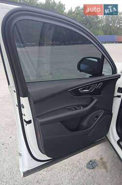Внедорожник / Кроссовер Audi Q7 2021 в 