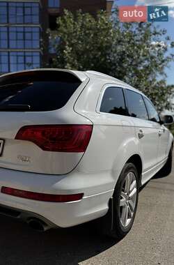 Внедорожник / Кроссовер Audi Q7 2012 в 
