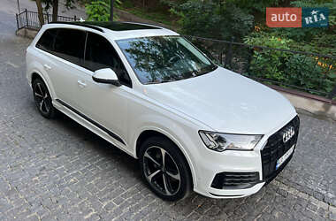 Внедорожник / Кроссовер Audi Q7 2019 в 