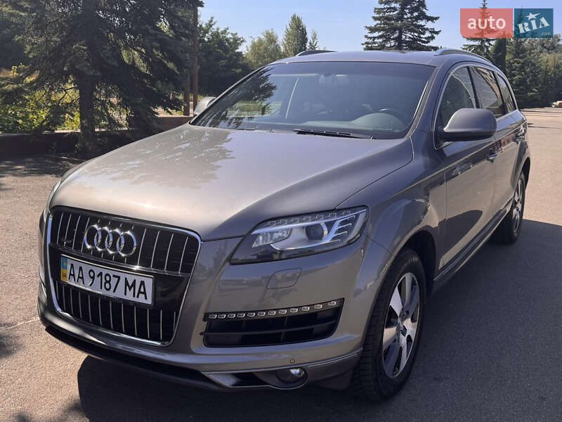 Позашляховик / Кросовер Audi Q7 2012 в 
