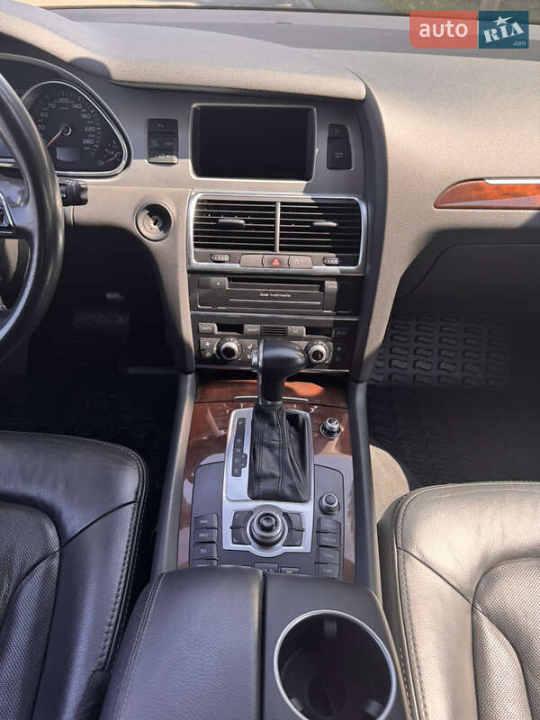 Позашляховик / Кросовер Audi Q7 2012 в Києві