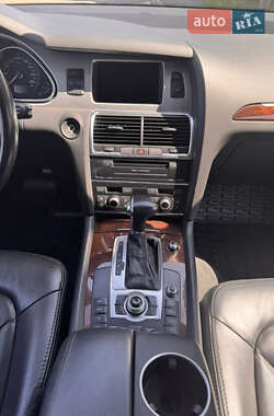 Позашляховик / Кросовер Audi Q7 2012 в 