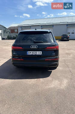 Внедорожник / Кроссовер Audi Q7 2020 в 