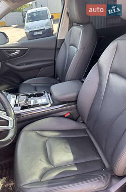 Внедорожник / Кроссовер Audi Q7 2020 в 