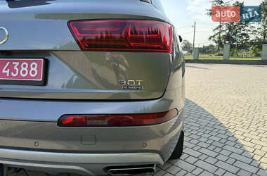 Внедорожник / Кроссовер Audi Q7 2017 в 
