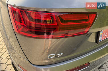 Внедорожник / Кроссовер Audi Q7 2017 в 