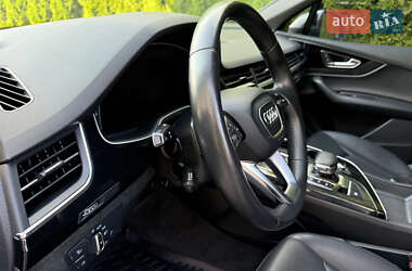 Внедорожник / Кроссовер Audi Q7 2017 в 