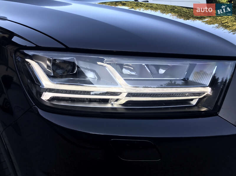 Позашляховик / Кросовер Audi Q7 2015 в Луцьку