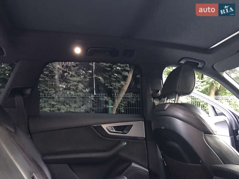 Позашляховик / Кросовер Audi Q7 2015 в Луцьку