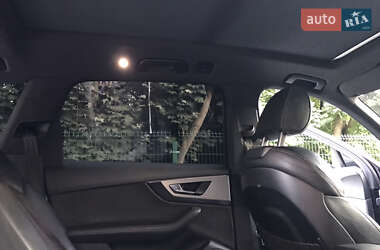 Внедорожник / Кроссовер Audi Q7 2015 в 