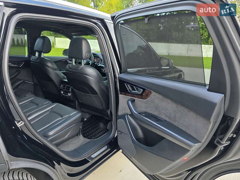 Внедорожник / Кроссовер Audi Q7 2017 в Луцке