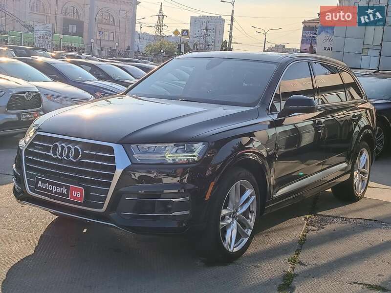 Внедорожник / Кроссовер Audi Q7 2018 в 