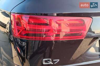 Внедорожник / Кроссовер Audi Q7 2018 в 