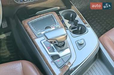 Внедорожник / Кроссовер Audi Q7 2018 в 