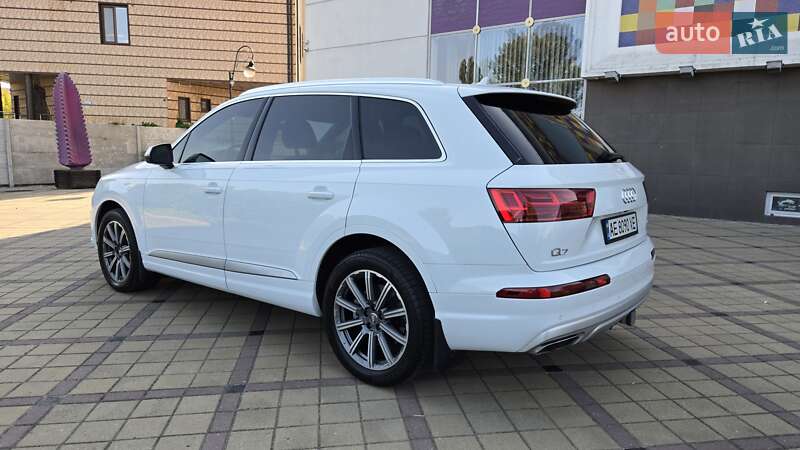 Внедорожник / Кроссовер Audi Q7 2017 в Новомосковске