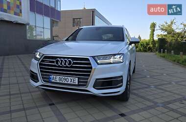 Позашляховик / Кросовер Audi Q7 2017 в Новомосковську