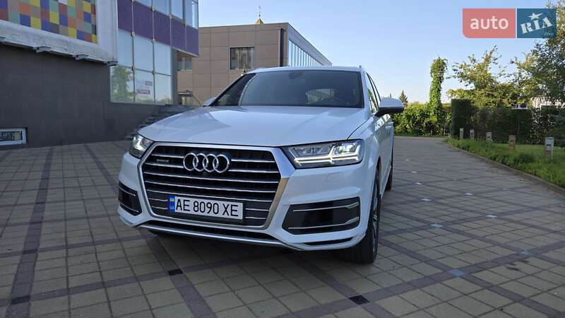 Внедорожник / Кроссовер Audi Q7 2017 в Новомосковске