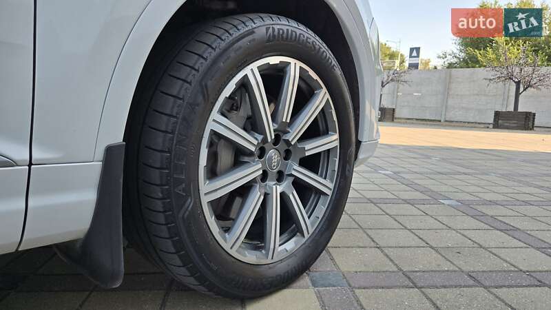 Внедорожник / Кроссовер Audi Q7 2017 в Новомосковске