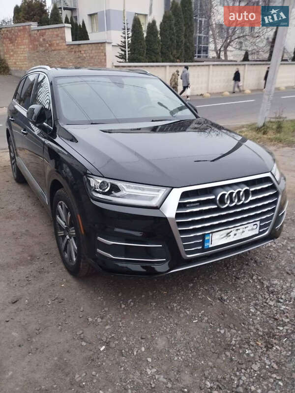 Внедорожник / Кроссовер Audi Q7 2018 в 