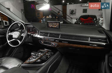 Внедорожник / Кроссовер Audi Q7 2016 в 