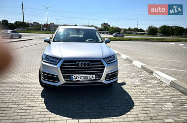 Внедорожник / Кроссовер Audi Q7 2015 в 