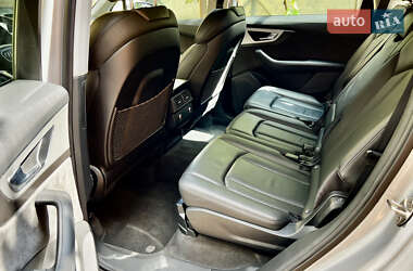 Внедорожник / Кроссовер Audi Q7 2015 в 