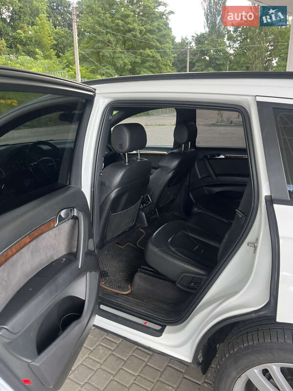 Позашляховик / Кросовер Audi Q7 2011 в Житомирі