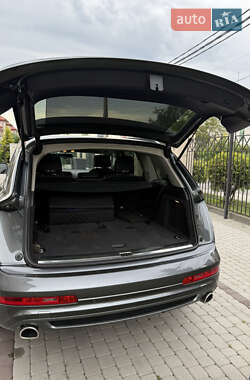 Внедорожник / Кроссовер Audi Q7 2012 в 