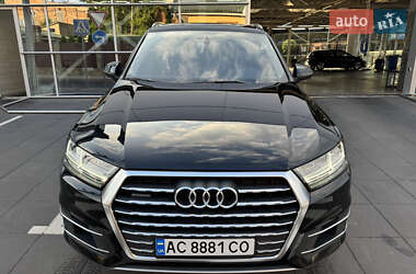 Внедорожник / Кроссовер Audi Q7 2015 в 