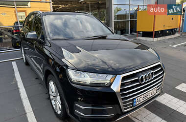 Внедорожник / Кроссовер Audi Q7 2015 в 