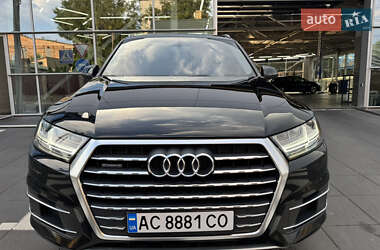 Внедорожник / Кроссовер Audi Q7 2015 в 