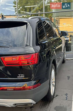 Внедорожник / Кроссовер Audi Q7 2015 в 