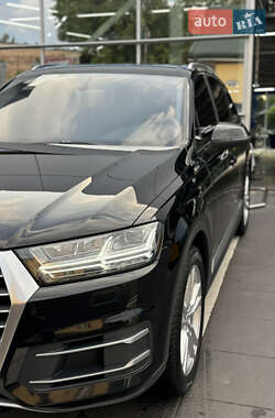 Внедорожник / Кроссовер Audi Q7 2015 в 