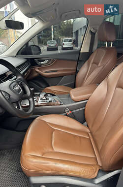Внедорожник / Кроссовер Audi Q7 2015 в 