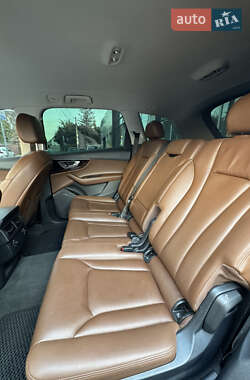 Внедорожник / Кроссовер Audi Q7 2015 в 